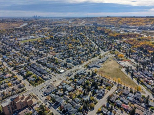 8636 47 Avenue Nw, Calgary, AB 