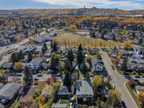 8636 47 Avenue Nw, Calgary, AB 
