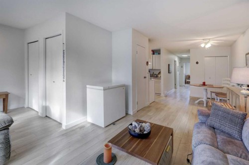 8636 47 Avenue Nw, Calgary, AB 
