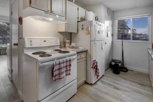 8636 47 Avenue Nw, Calgary, AB 
