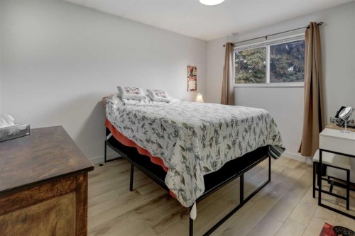8636 47 Avenue Nw, Calgary, AB 