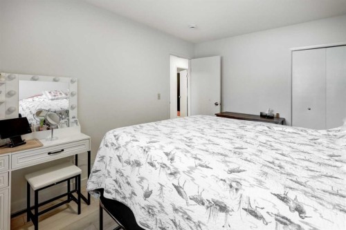 8636 47 Avenue Nw, Calgary, AB 