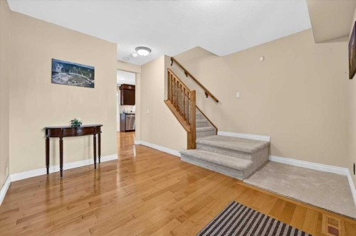 316 Parkland Way Se, Calgary, AB 