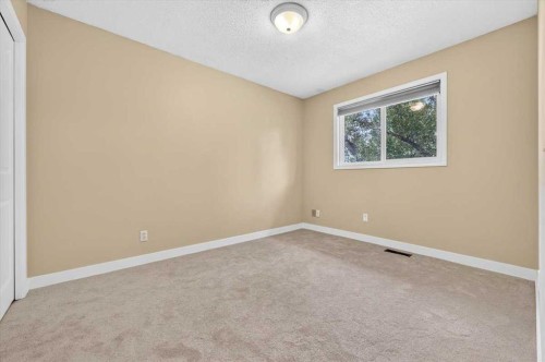 316 Parkland Way Se, Calgary, AB 