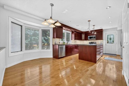 316 Parkland Way Se, Calgary, AB 