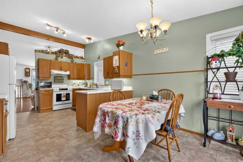 218 Coventry Close Ne, Calgary, AB 