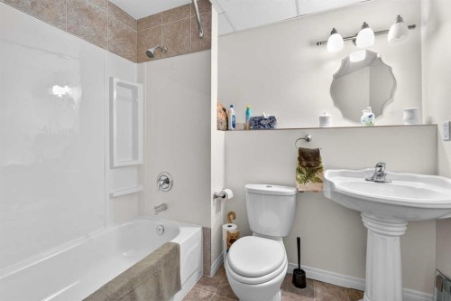 218 Coventry Close Ne, Calgary, AB 