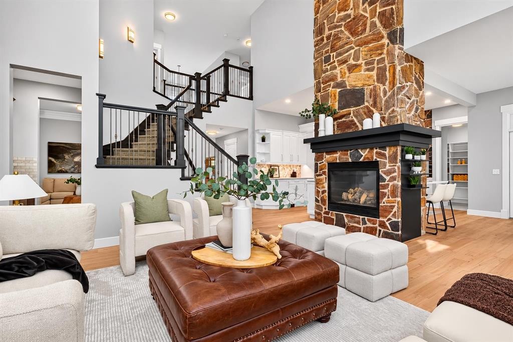 83 Discovery Ridge Boulevard Sw, Calgary, AB