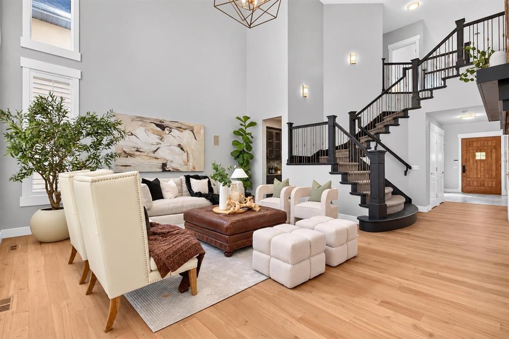 83 Discovery Ridge Boulevard Sw, Calgary, AB