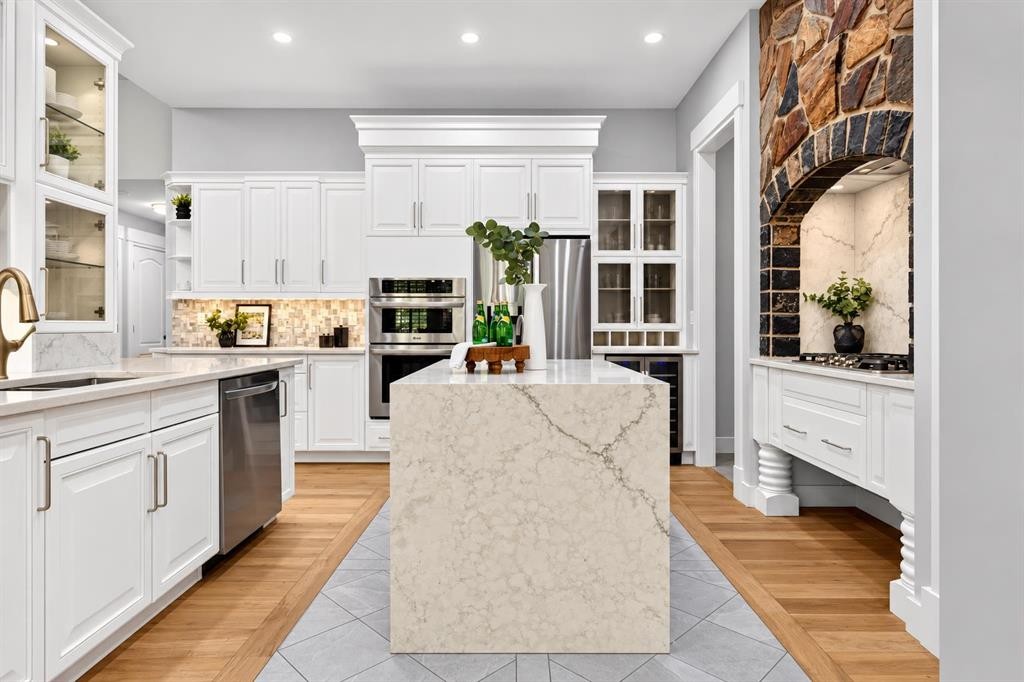 83 Discovery Ridge Boulevard Sw, Calgary, AB