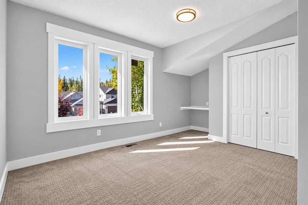 83 Discovery Ridge Boulevard Sw, Calgary, AB