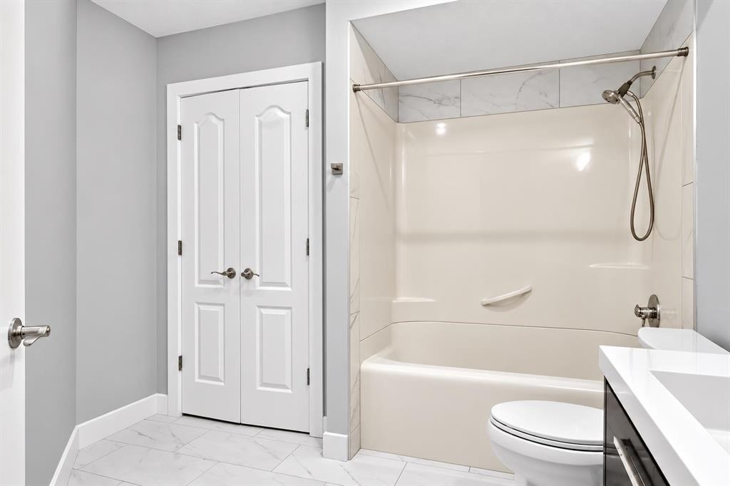 83 Discovery Ridge Boulevard Sw, Calgary, AB