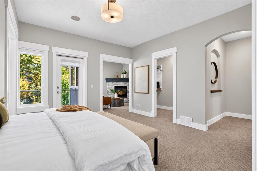 83 Discovery Ridge Boulevard Sw, Calgary, AB