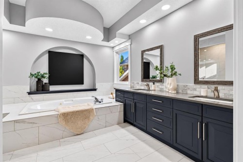 83 Discovery Ridge Boulevard Sw, Calgary, AB 