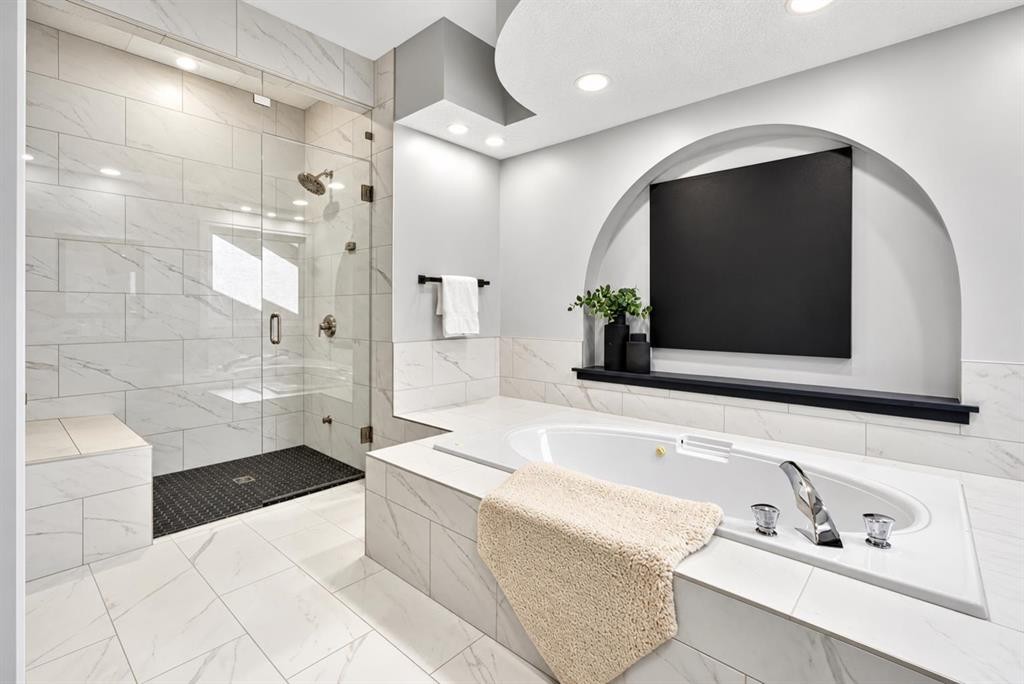 83 Discovery Ridge Boulevard Sw, Calgary, AB