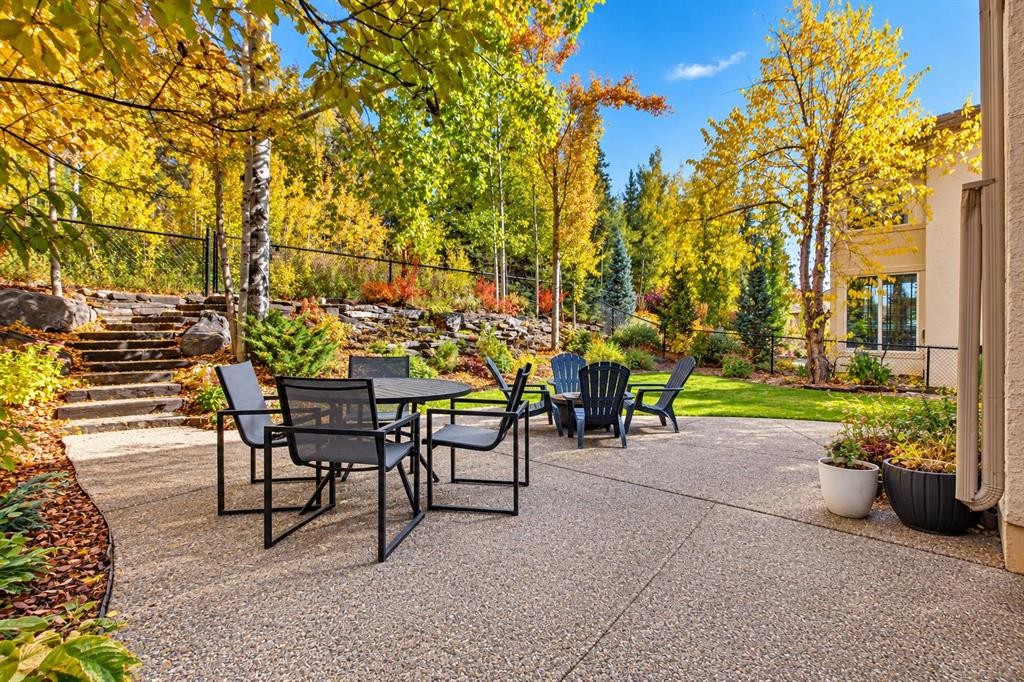 83 Discovery Ridge Boulevard Sw, Calgary, AB