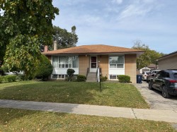 16 Hoshlega Drive Toronto, ON M1G 2X5