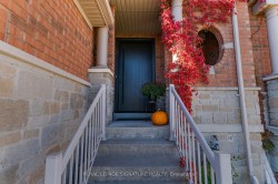82 Loire Valley Avenue Vaughan, ON L4J 8V9