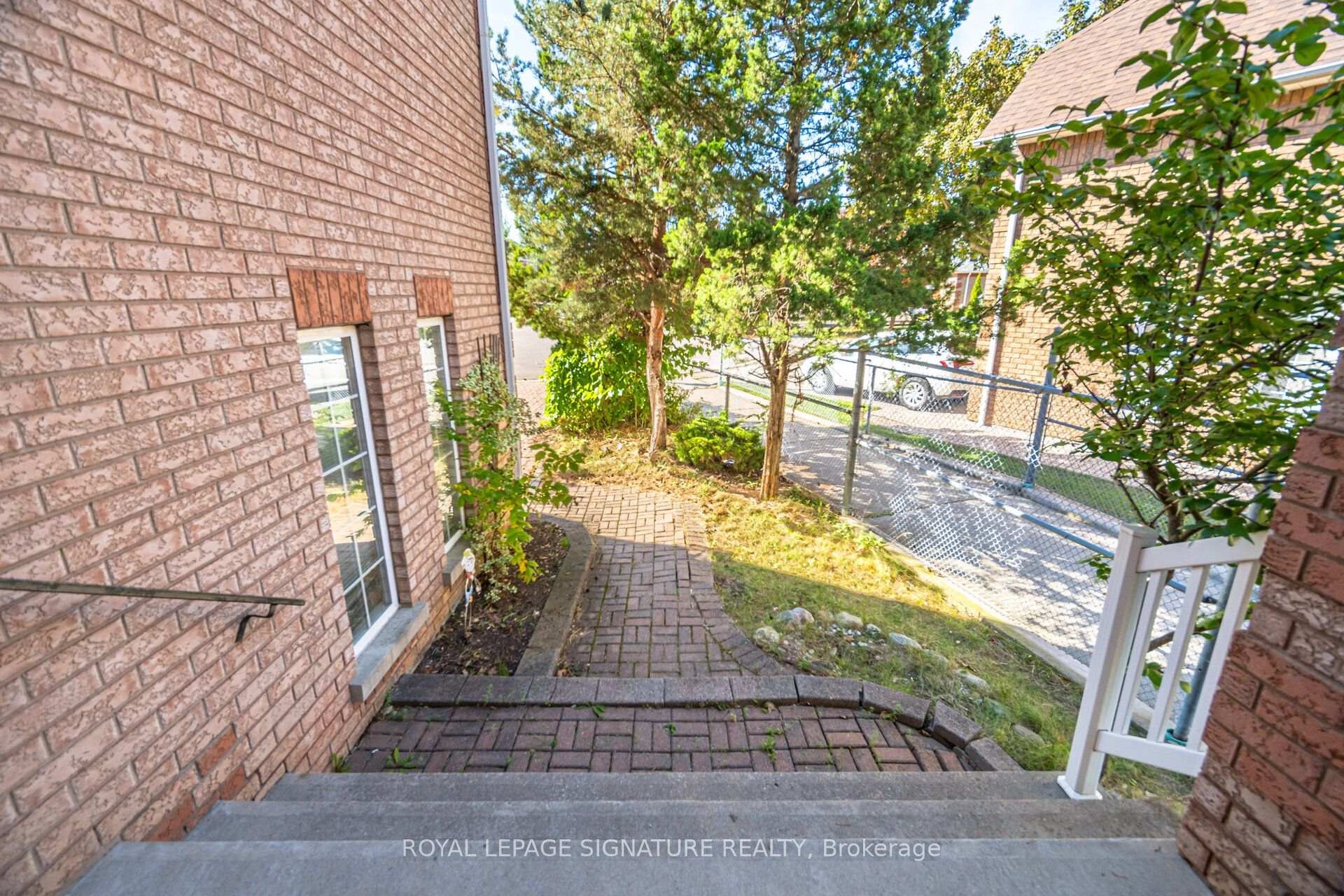 306 Cossack Court, Mississauga, ON