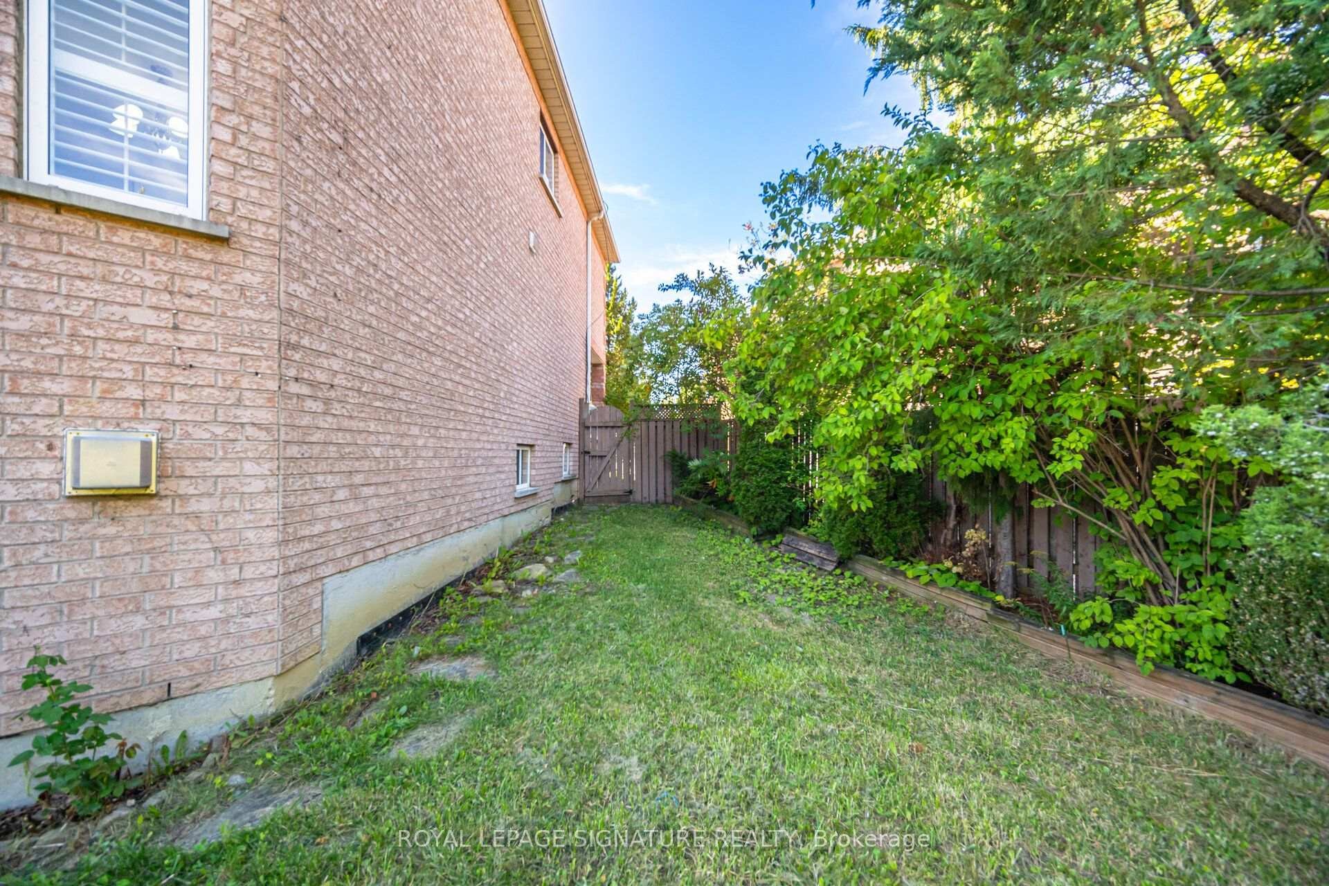 306 Cossack Court, Mississauga, ON