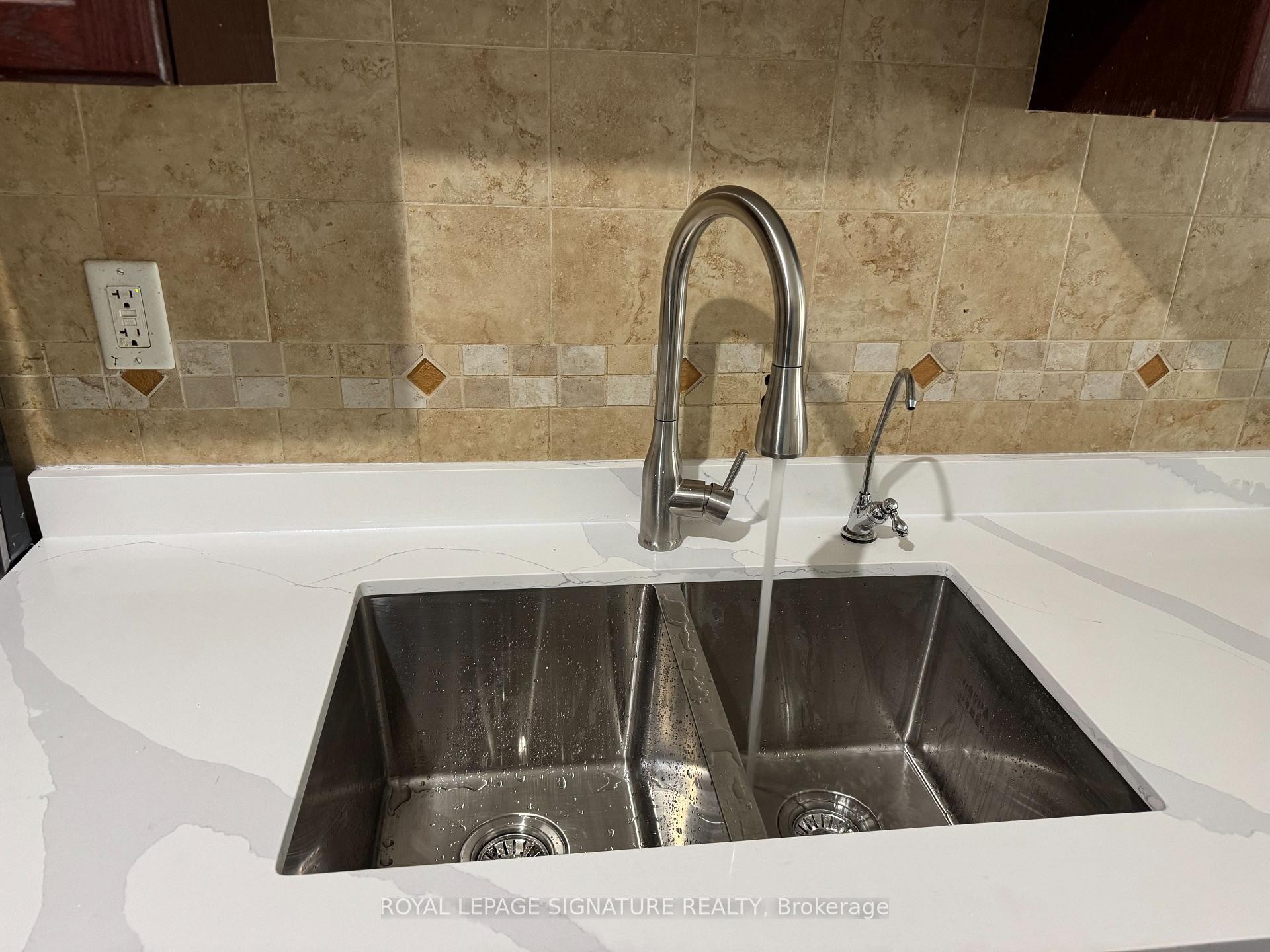 249 Comiskey Crescent, Mississauga, ON