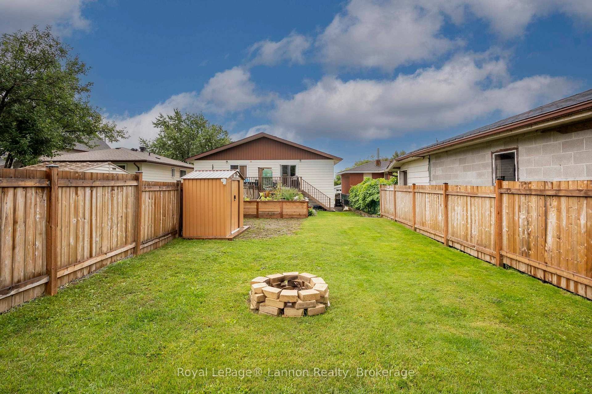 80 Peter Street, Thunder Bay, ON