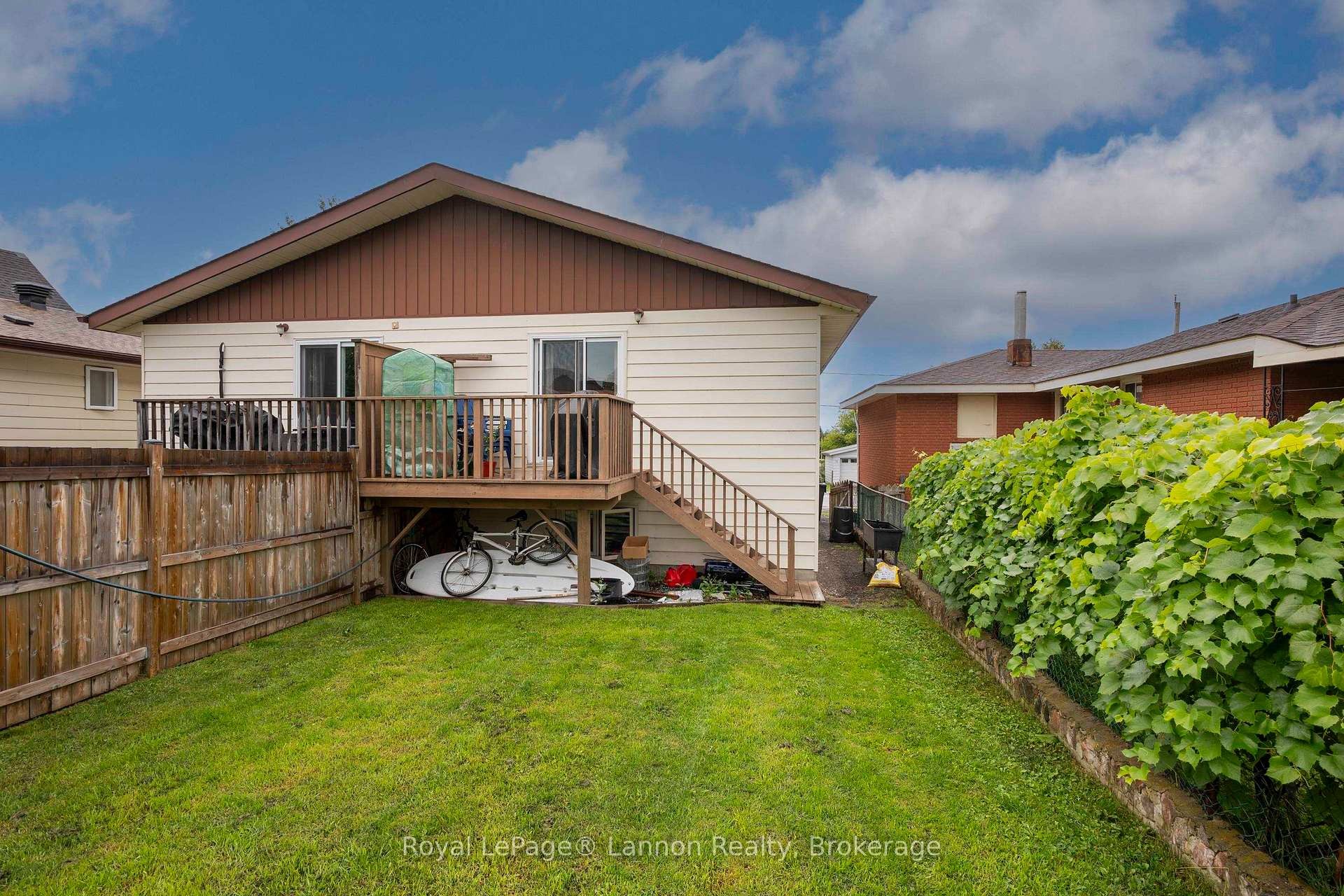 80 Peter Street, Thunder Bay, ON