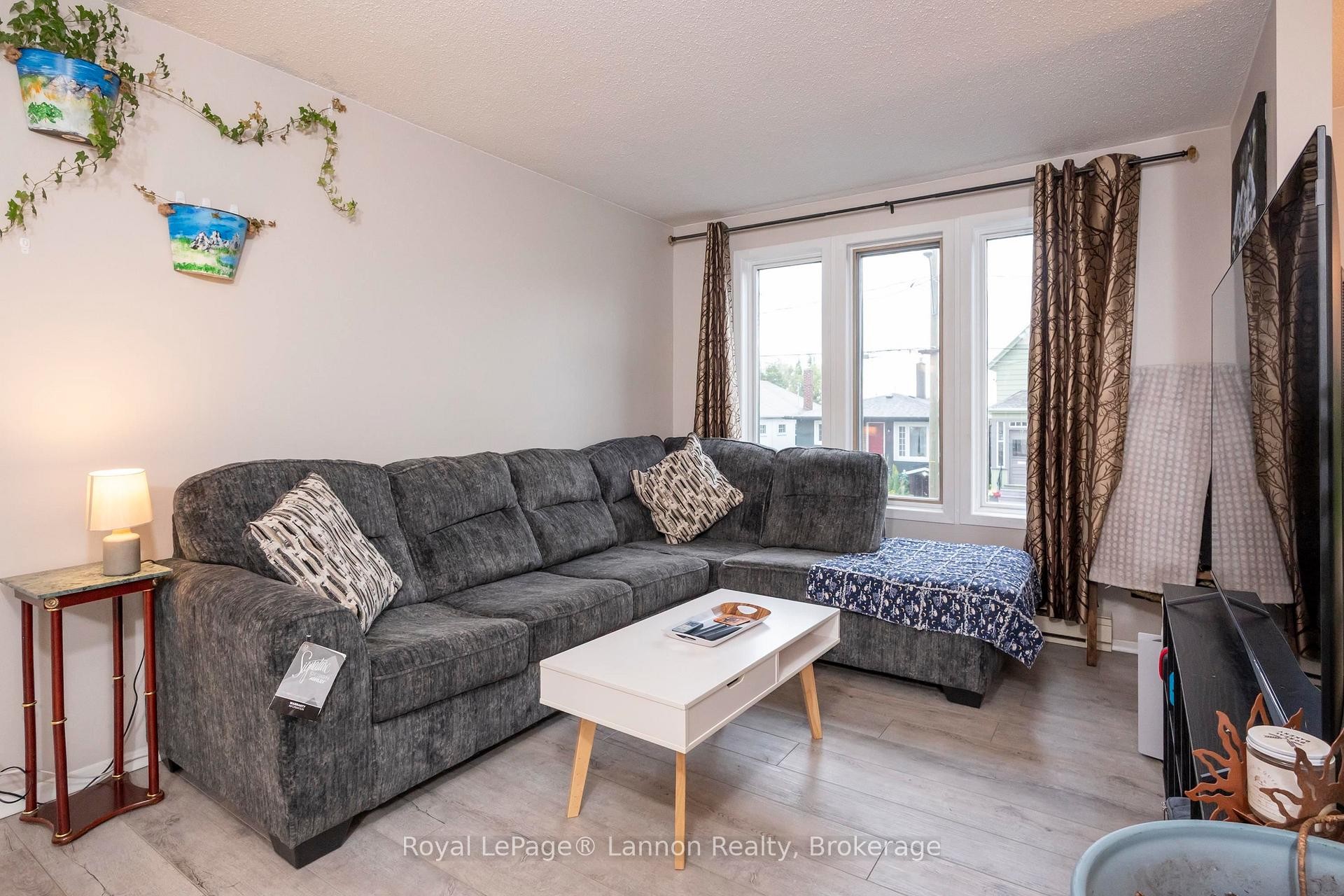 80 Peter Street, Thunder Bay, ON