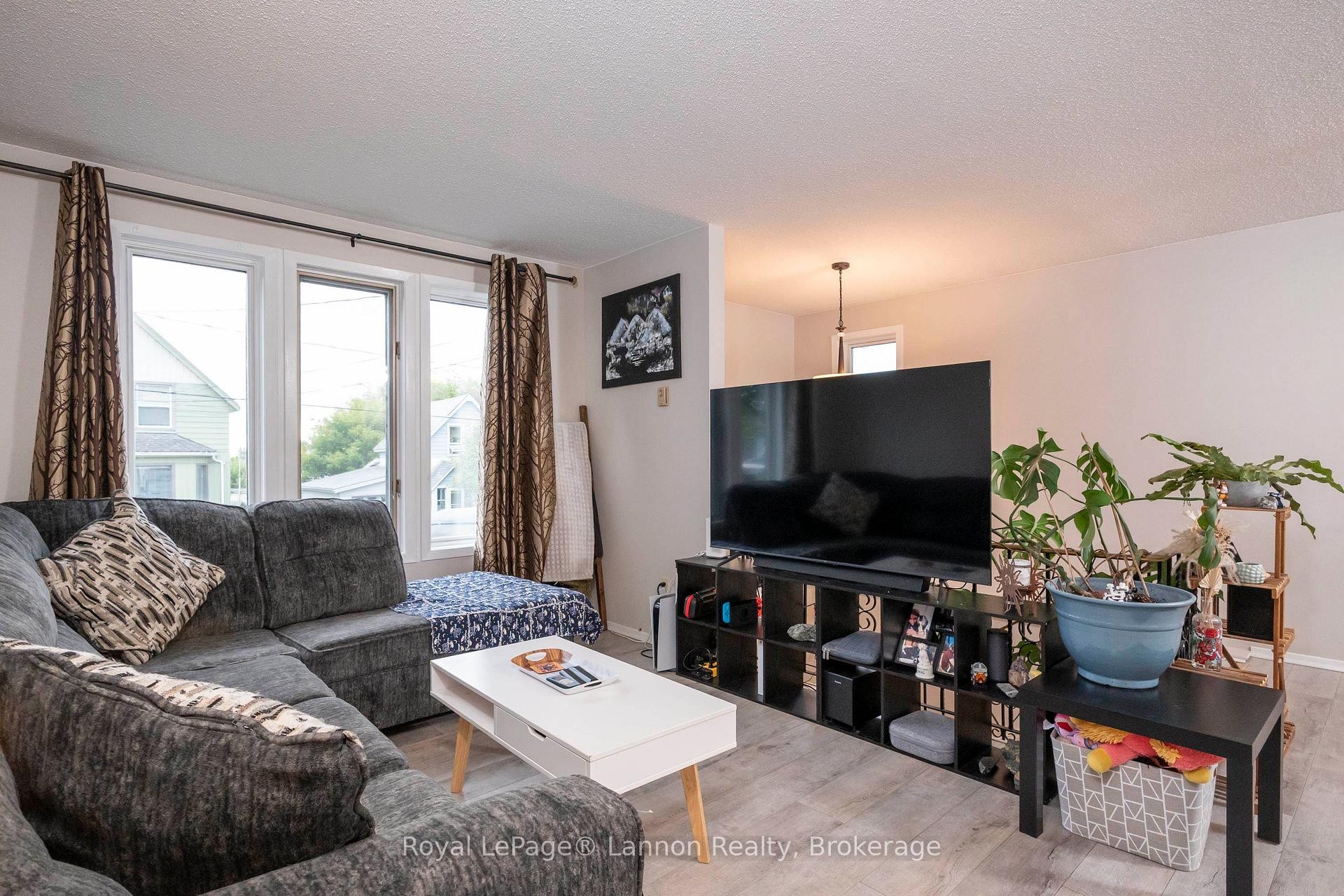 80 Peter Street, Thunder Bay, ON