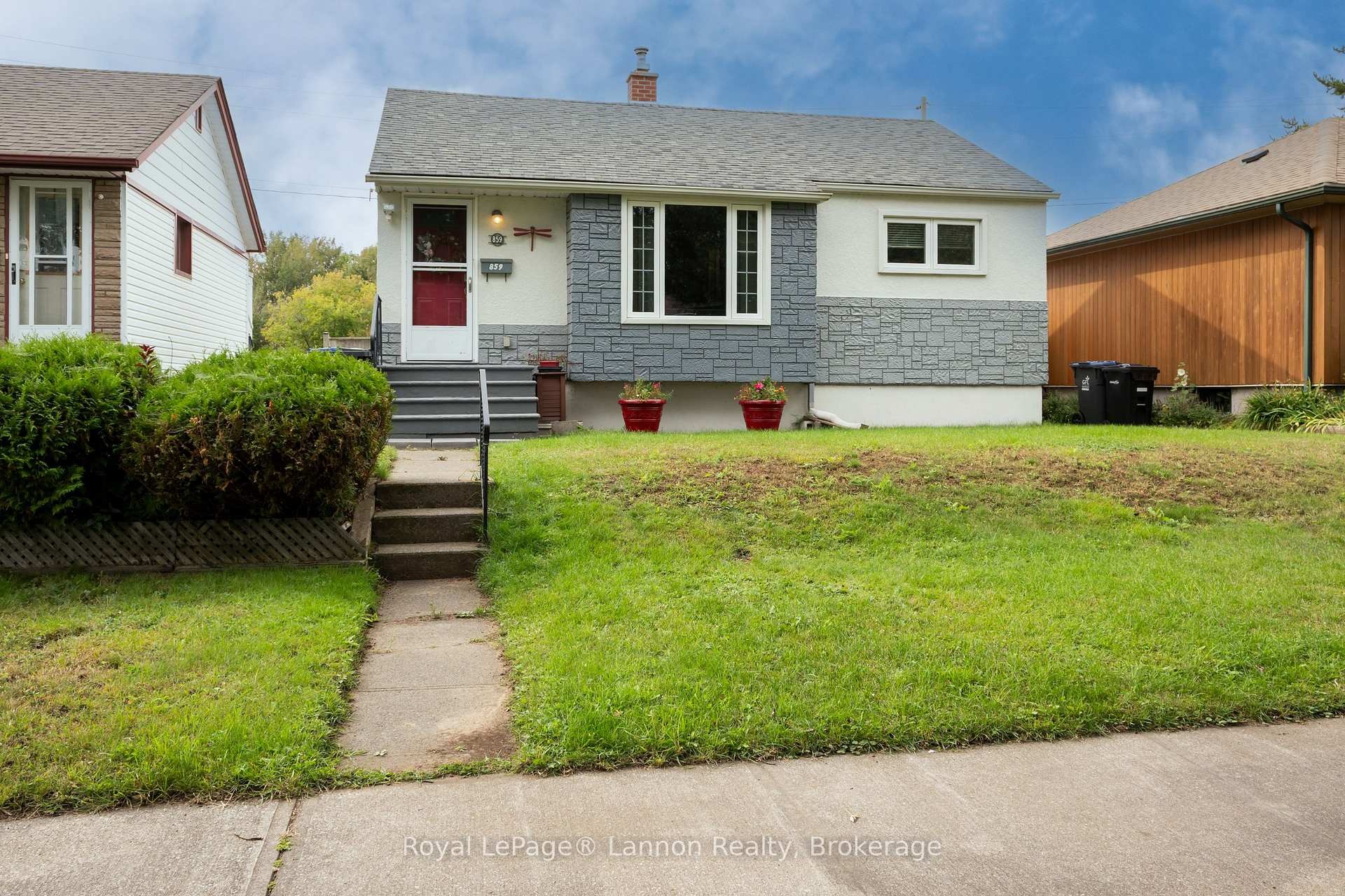 859 Syndicate Avenue N, Thunder Bay, ON