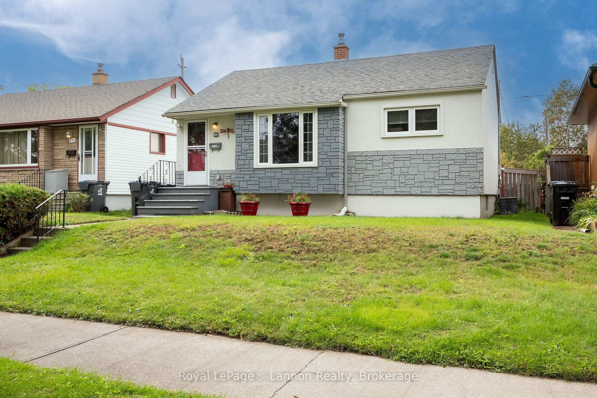 859 Syndicate Avenue N, Thunder Bay, ON