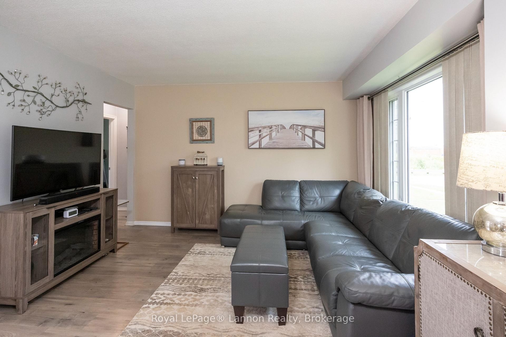 859 Syndicate Avenue N, Thunder Bay, ON