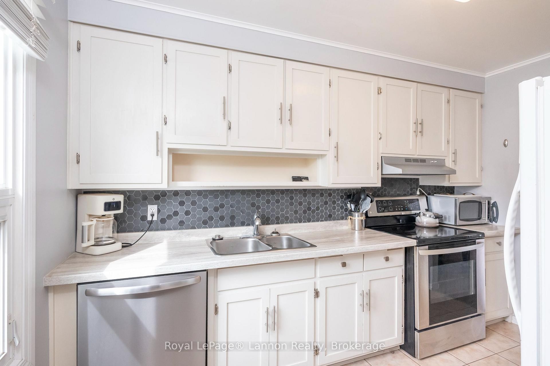 859 Syndicate Avenue N, Thunder Bay, ON