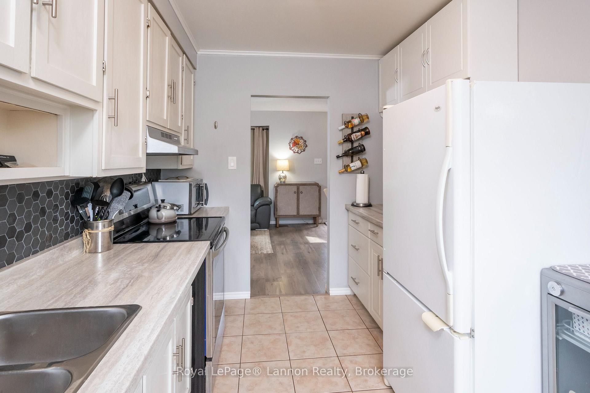859 Syndicate Avenue N, Thunder Bay, ON