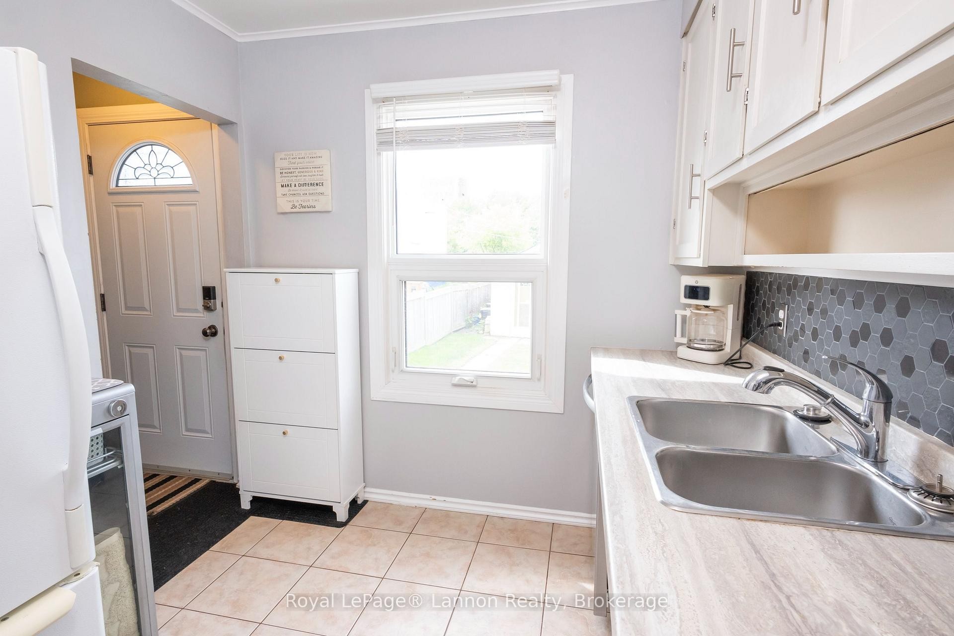 859 Syndicate Avenue N, Thunder Bay, ON