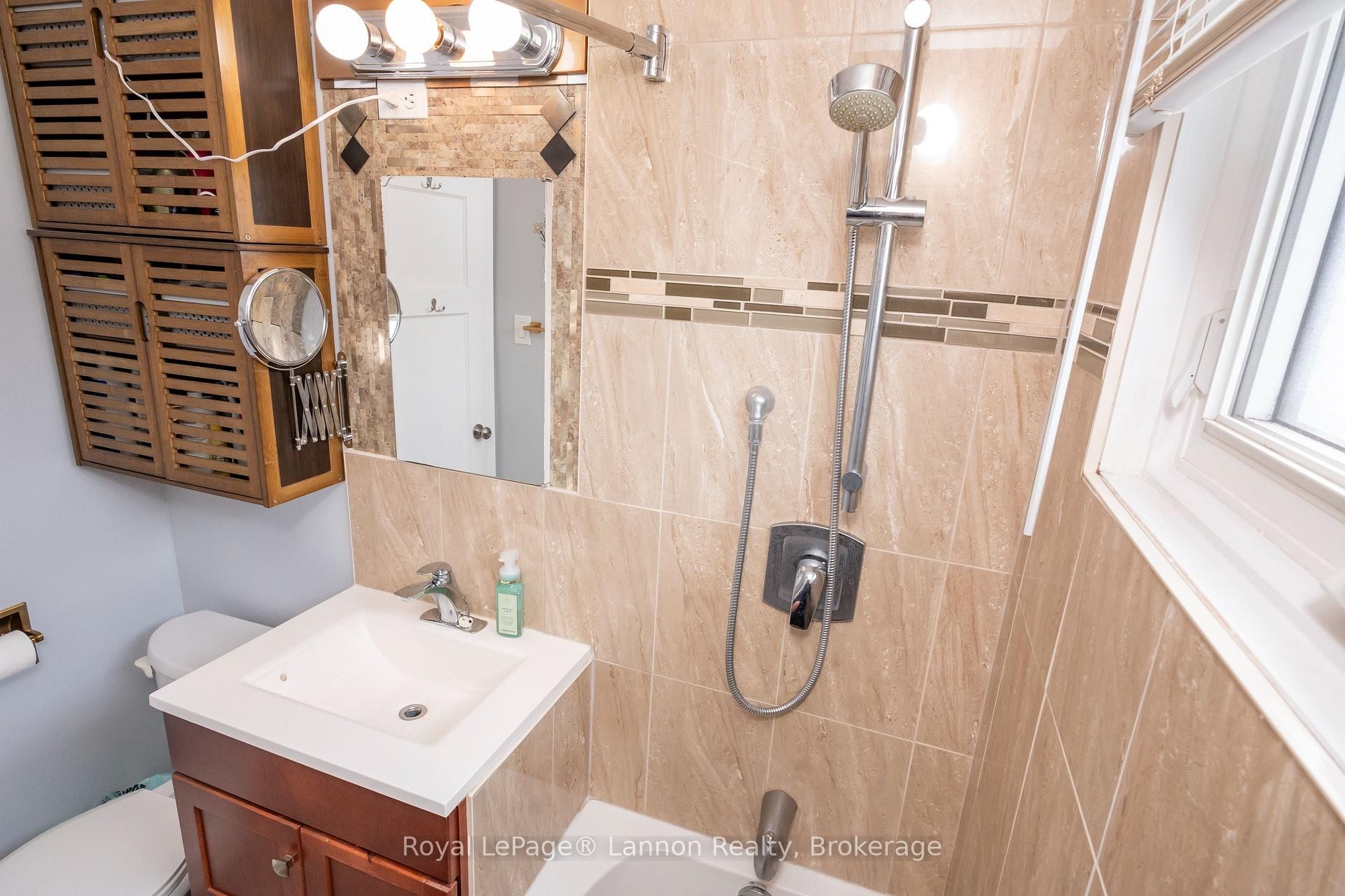 859 Syndicate Avenue N, Thunder Bay, ON