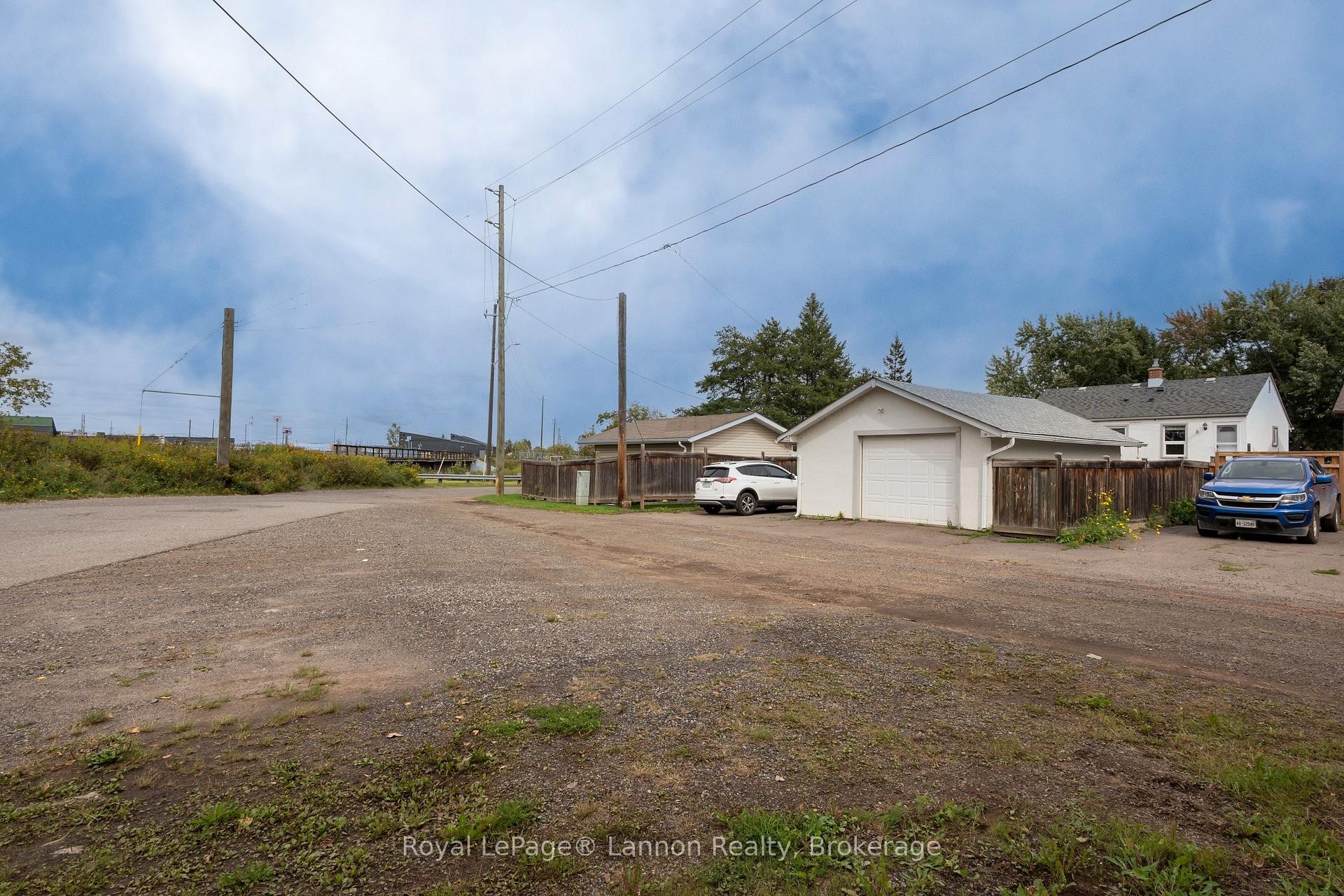 859 Syndicate Avenue N, Thunder Bay, ON