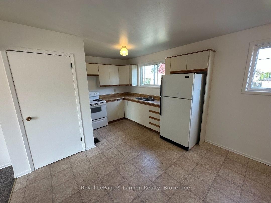 402 James Street N, Thunder Bay, ON