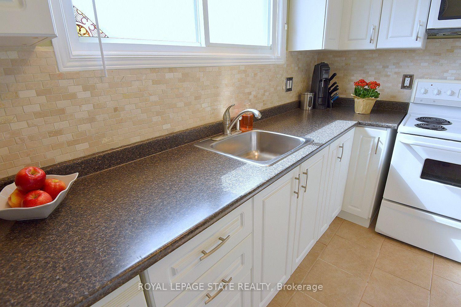 18 Claudette Gate, Hamilton, ON