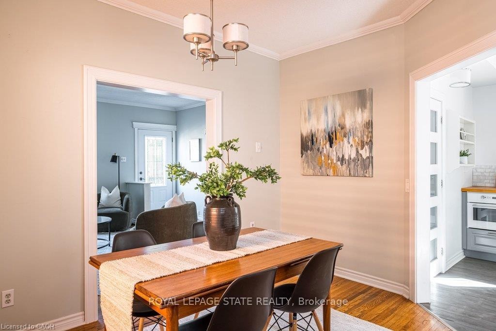 303 Charlton Avenue W, Hamilton, ON