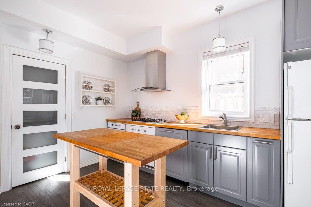 303 Charlton Avenue W, Hamilton, ON