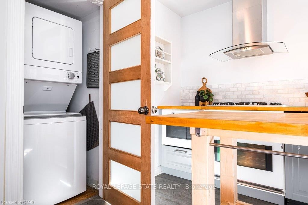 303 Charlton Avenue W, Hamilton, ON