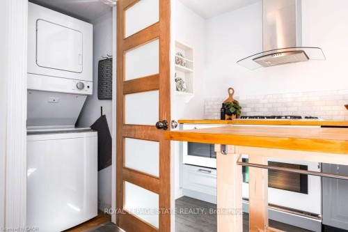 303 Charlton Avenue W, Hamilton, ON 