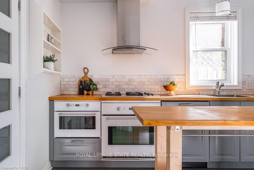 303 Charlton Avenue W, Hamilton, ON