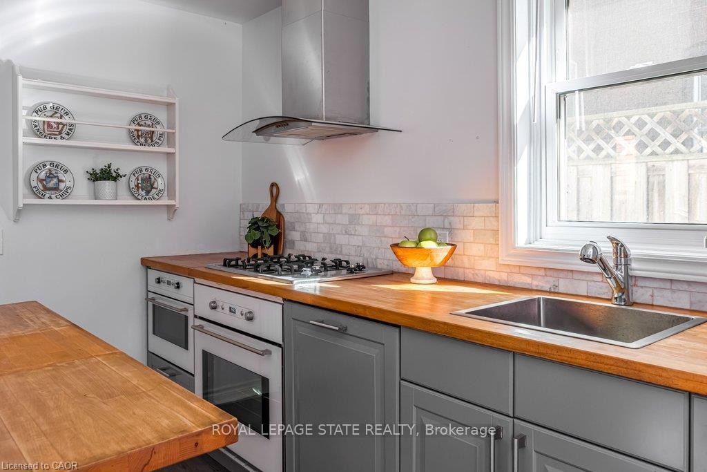 303 Charlton Avenue W, Hamilton, ON