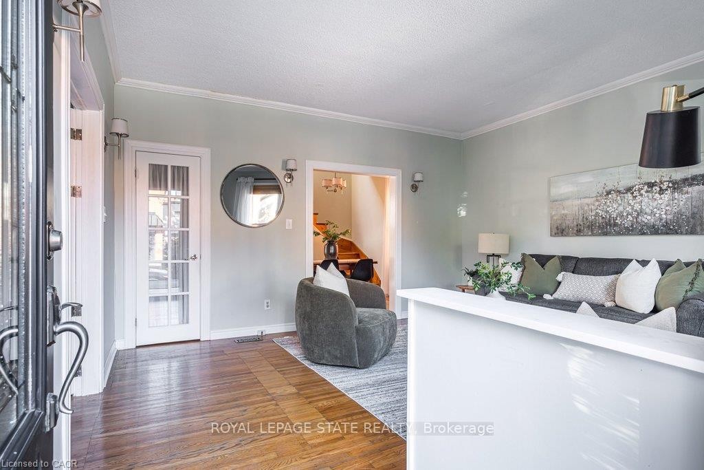 303 Charlton Avenue W, Hamilton, ON