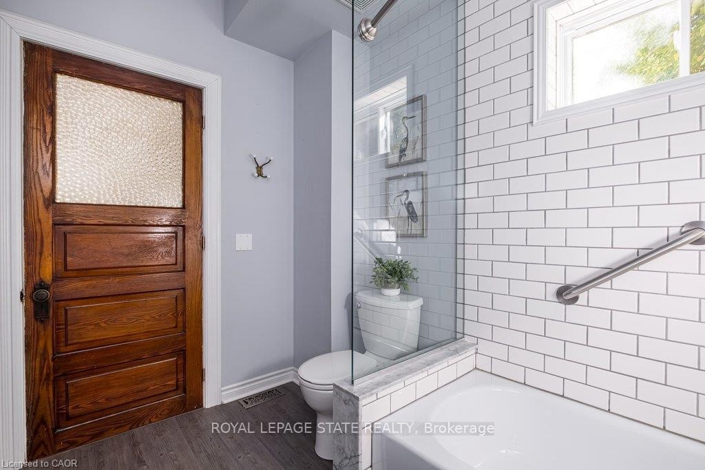 303 Charlton Avenue W, Hamilton, ON