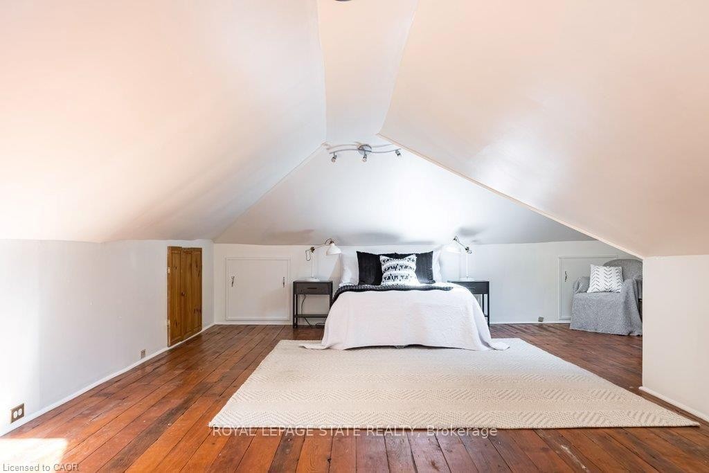 303 Charlton Avenue W, Hamilton, ON