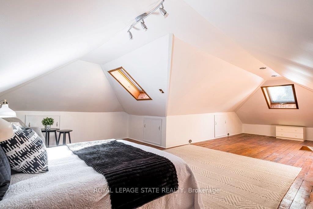 303 Charlton Avenue W, Hamilton, ON