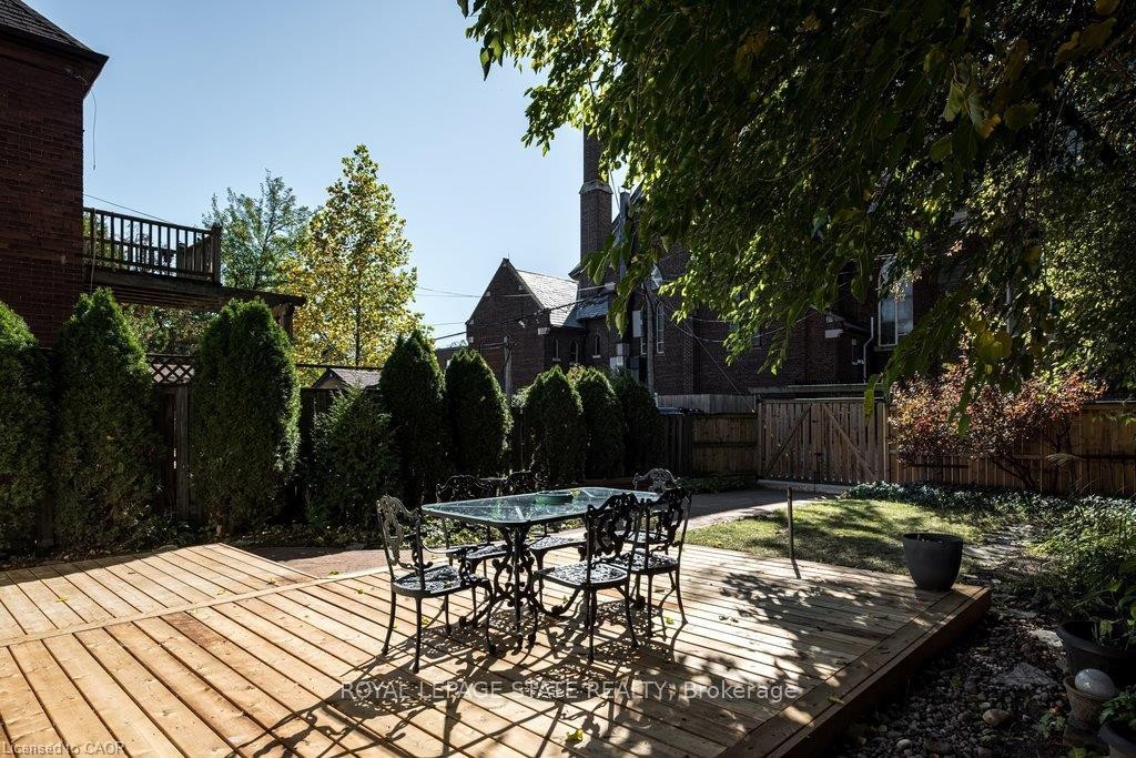 303 Charlton Avenue W, Hamilton, ON
